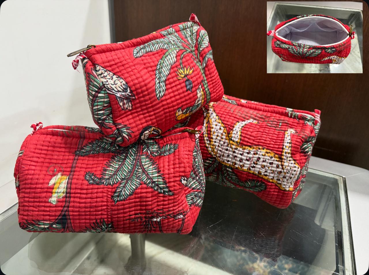 Laila red travel pouch set - Image 4