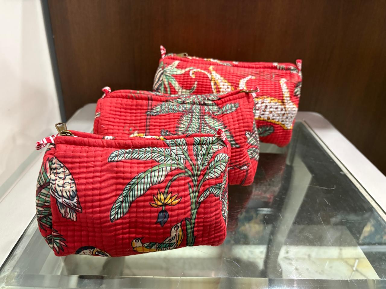 Laila red travel pouch set - Image 5